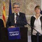 Francesc Homs tras presentar el documento "Razones para pactar, motivos para convivir. Propuesta de diálogo", junto a Carles Campuzano, Lourdes Ciuró y Miriam Nogueras