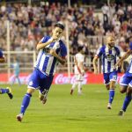 El centrocampista del Deportivo Luis Alberto Romero (2i) junto con sus compañeros Celso Borges (d), Pablo Hernández (i) y Razvan Dinca (2d), celebra el segundo gol de su equipo