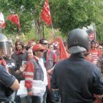A pedradas contra la Asamblea
