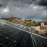 La primera instalación Fotovoltaica de Alta Concentración en Marruecos, de 30 kilovatios (kW) de potencia nominal conectada a red, fue construida en 2010 por la empresa malagueña Isofotón en la Universidad de Al Akhawayn, en la ciudad de Ifrane