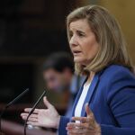 La ministra de Empleo, Fátima Báñez, durante su comparecencia hoy en el Congreso de los Diputados
