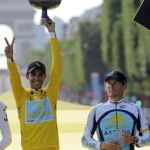Armstrong: «Hey, pistolero, ya te dije que tenías mucho que aprender»