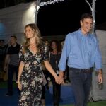 Pedro Sánchez y su esposa a su llegada al concierto que la banda estadounidense "The Killers"en benicasim/Foto: Efe
