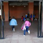 Los docentes han rechazado la propuesta de Ciudadanos sobre el uso de colegios en junio y septiembre porque consideran que que la iniciativa supone un desconocimiento de la labor que realiza el profesorado / Foto: Alejandro Olea
