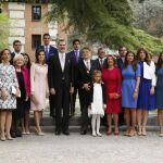 Foto de familia de los Reyes con Sergio Ramírez