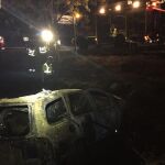 Vehículo calcinado en la M-608 km.2 (Guadalix de la Sierra)