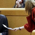 Zapatero acorralado por la retirada de Kosovo usa de nuevo la guerra de Irak contra el PP