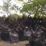 Imagen de archivo del 12 de mayo de 2014 distribuida por Boko Haram de las niñas secuestradas