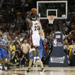 LeBron James emula a Jordan con un triple espectacular y salvador