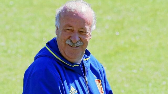 Del Bosque, sonriente en el último entrenamiento de la Selección antes de viajar a París