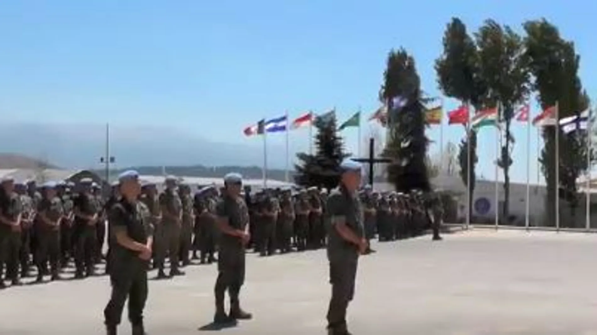 Los militares españoles en misiones internacionales rinden homenaje a las víctimas del 17-A