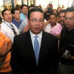 Fotografía de archivo del 20 de septiembre de 2006 del expresidente de Honduras Rafael Callejas (c)