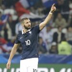 Imagen de archivo del 8 de octubre de 2015 de Karim Benzema jugando con la selección francesa ante Armenia en partido amistoso