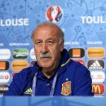El seleccionador nacional Vicente del Bosque durante la rueda de prensa ofrecida hoy en Toulose.