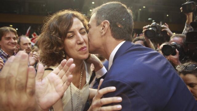 La diputada del PSOE Irene Lozano junto al secretario general del partido, Pedro Sánchez, en una imagen de archivo