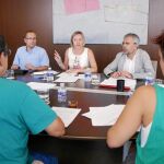 La consellera María José Salvador durante su reunión con la Plataforma de Afectados por la Hipoteca (PAH)