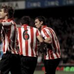 El delantero del Athletic Club Fernando Llorente, celebra con varios compañeros el primer gol marcado al Almería