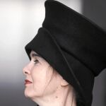 Amélie Nothomb traslada al mundo actual el tradicional cuento de Charles Perrault sobre el nacimiento de un niño muy feo pero provisto de una mente privilegiada, para construir una novela que aborda las incertidumbres de la infancia y la adolescencia y la naturaleza del amor y la belleza
