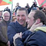 Los dirigentes de la CUP han exhibido su apoyo a Otegi en múltiples ocasiones: acudiendo a manifestaciones en su apoyo, visitándole en la cárcel, recibiéndole cuando salió de ella o llevando su número de prisionero al Parlament.