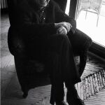 Orhan Pamuk, que tenía escolta en esos momentos, bromeó que si salían ahora a hacerse fotos al Bósforo sin guarda espaldas, al primero que dispararían sería al fotógrafo. Toni Morrison hizo volver a Barcelona a Manresa porque no estaba peinada para la ocasión. Y con Nadine Gordimer, visitaron la prisión de Mandela, donde ella iba a visitar a una buena amiga en tiempos del apartheid