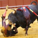 Niño de Leganés, cogido tras clavar un par de banderillas