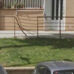 Imagen compartida por una plataforma contra el desahucio en la que explican que el hombre cayó contra la valla