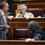 Llamazares, Joan Ridao y Joan Herrera, en un momento de la votación