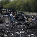 Restos del vuelo MH17 en el que fallecieron 298 personas