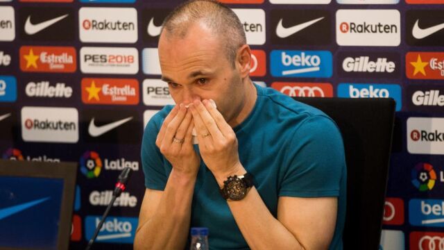 Andres Iniesta durante la rueda de prensa de despedida. Reuters