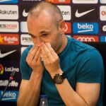 Andres Iniesta durante la rueda de prensa de despedida. Reuters