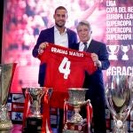 Mario Suárez y Enrique Cerezo, hoy en la despedida del canterano