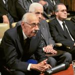 Jorge Rafael Videla, el primer presidente de la dictadura militar argentina, escucha impasible la sentencia dictada ayer por el tribunal