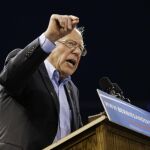 El senador Bernie Sanders, en un acto de campaña en Carson, California