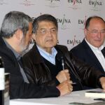 Sergio Ramírez interviene en el coloquio junto a Carlos Aganzo y Carlos Moro