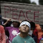 Varios refugiados afganos se manifiestan para solicitar mejoras en sus condiciones en Malakasa, Atenas