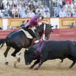 El rejoneador Pablo Hermoso de Mendoza duranate el festejo taurino