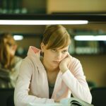 En el caso de las chicas, la diferencia de sueño se relacionó con un peor rendimiento en todas las pruebas de habilidades cognitivas y peores notas académicas.
