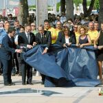 Torra y las ministras Batet y Maroto descubrieron un mosaico en memoria de las víctimas de Cambrils / Efe