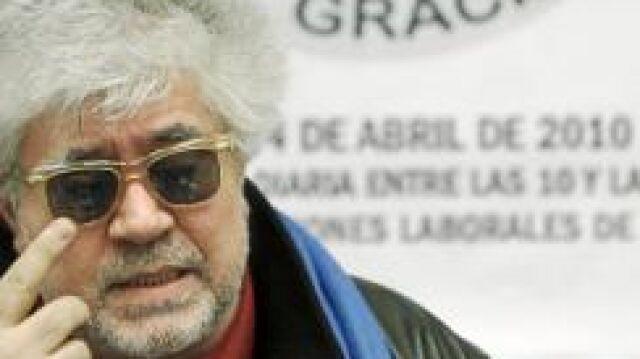 Pedro Almodóvar, durante la concentración en apoyo al juez Garzón el pasado abril en la Complutense