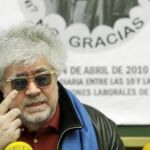 Pedro Almodóvar, durante la concentración en apoyo al juez Garzón el pasado abril en la Complutense