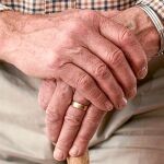 Unas 28.930 personas están diagnosticadas con la enfermedad de Parkinson en Catalunya, de las cuales 14.660 son mujeres y 14.271 hombres