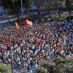 Cientos de aficionados acudieron al centro de Barcelona para ver el partido de la Selección