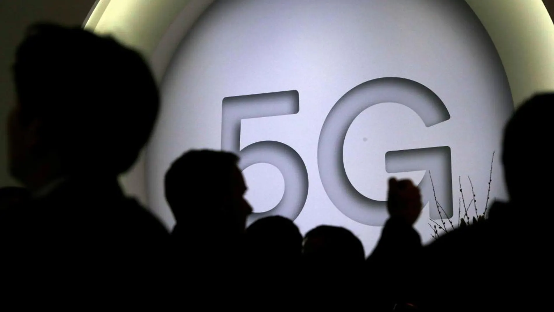 Vista de un cartel que anuncia la nueva tecnologia 5G