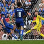 Graziano Pelle marca el 2-0 para italia