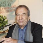 El cantante José Luis Perales en la presentación de su libro "La melodía del tiempo".