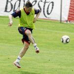 Torres remata a portería ayer en la Ciudad Deportiva de Las Rozas