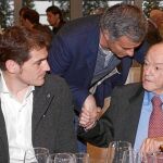 José Mourinho no dudó en acudir a saludar al presidente de honor, Alfredo di Stéfano