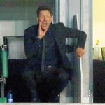 Simeone, en su lugar de reclusión en la grada