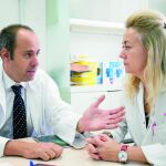 Javier Cortés, codirector de la unidad de cáncer de mama del Instituto Oncológico Baselga y jefe de sección de cáncer de mama del Hospital Ramón y Cajal de Madrid / Isabel Rubio, codirectora de la unidad de cáncer de mama del Instituto Oncológico Baselga y coordinadora de la unidad de patología mamaria de la Vall d’Hebron