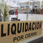 Un comercio anuncia la liquidación de sus productos por el cierre del negocio